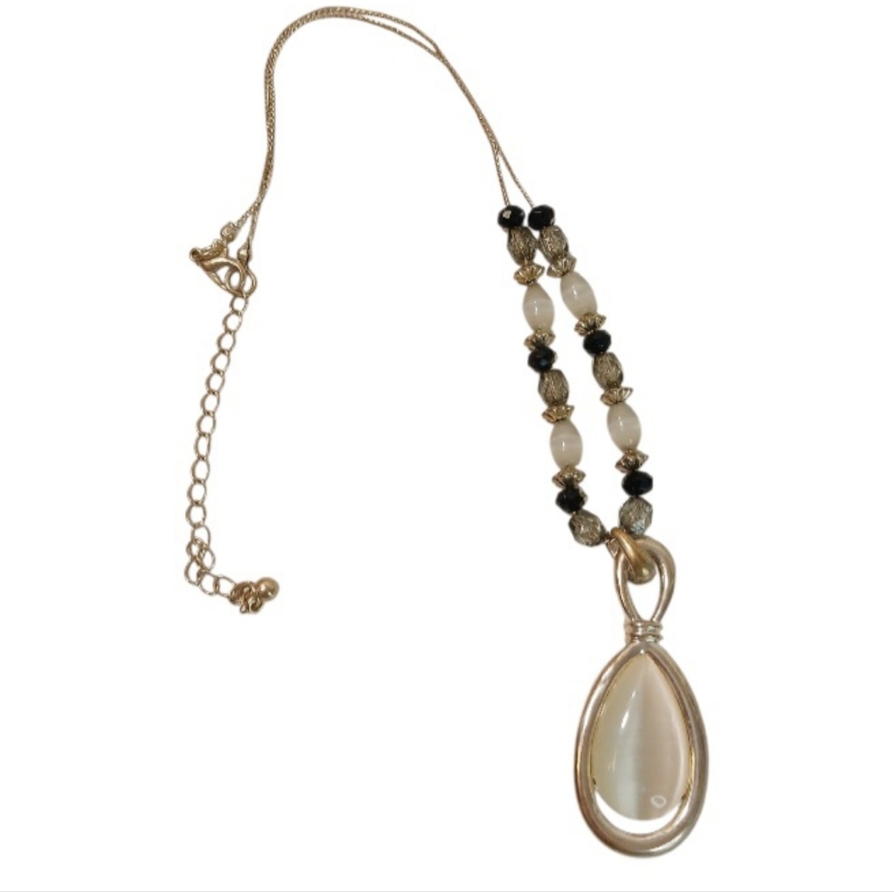 Beaded Necklace Women's Silver Tone 16 Inch With Pearlized Tear Drop Pendant